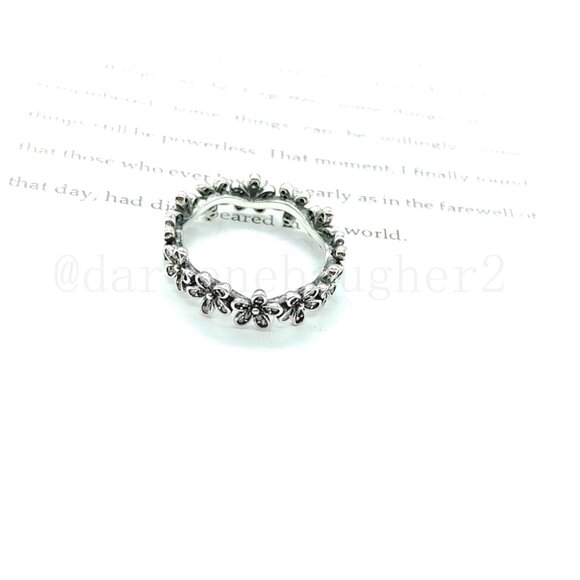 Pandora Daisy Flower Ring - Picture 5 of 7